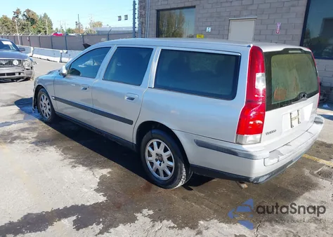 2001 Volvo V70 2.4 from USA, damaged, VIN YV1SW61R812112830